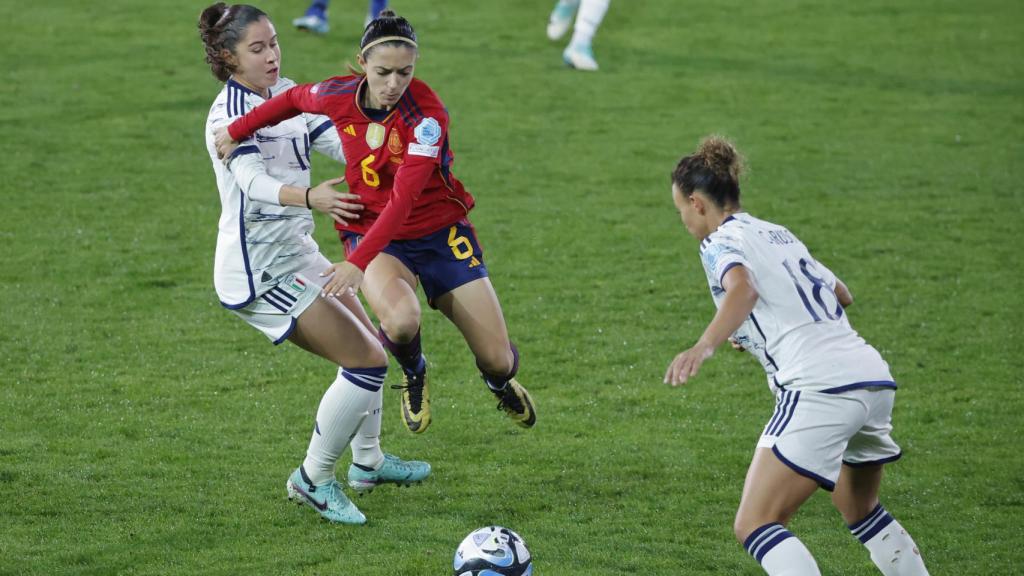 Aitana Bonmatí durante el encuentro ante Italia