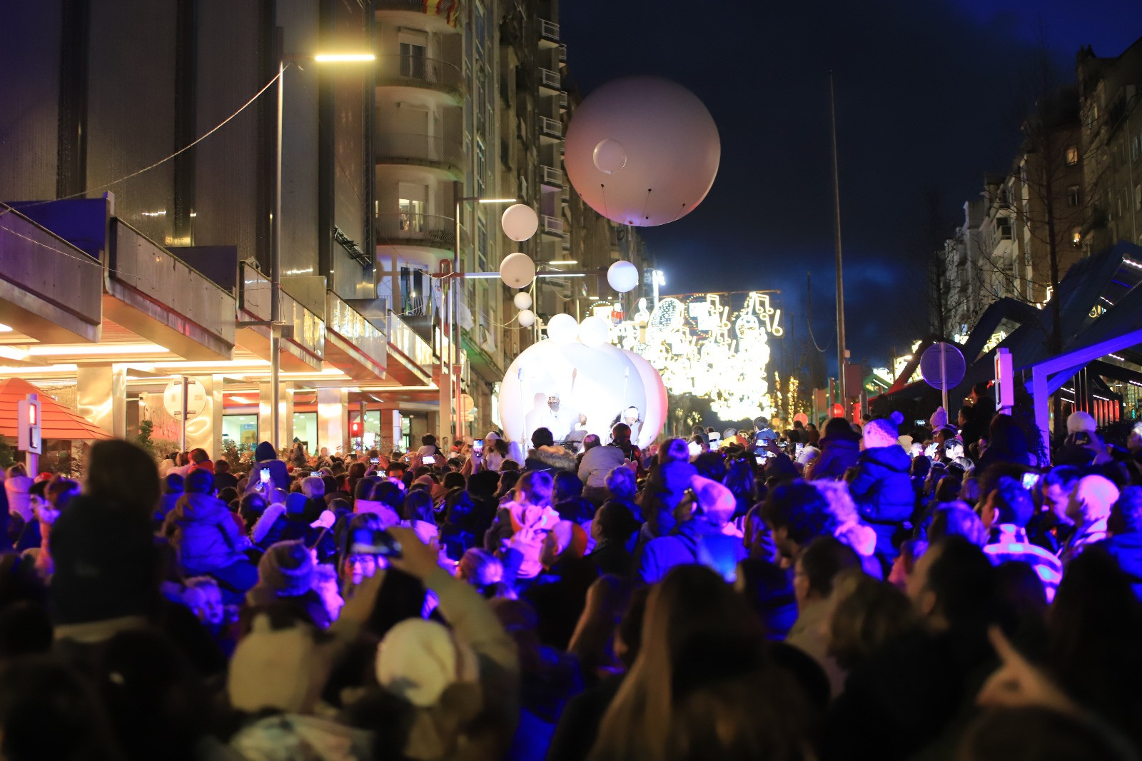 Un momento del encendido en Gran Vía.