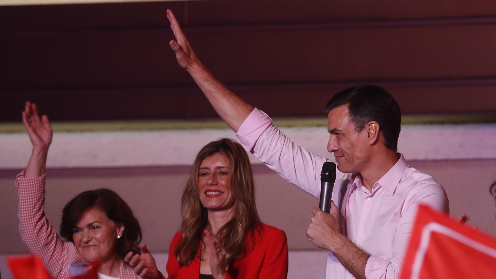 Begoña Gómez y Pedro Sánchez, en Ferraz, celebrando los resultados de las generales de 2019.