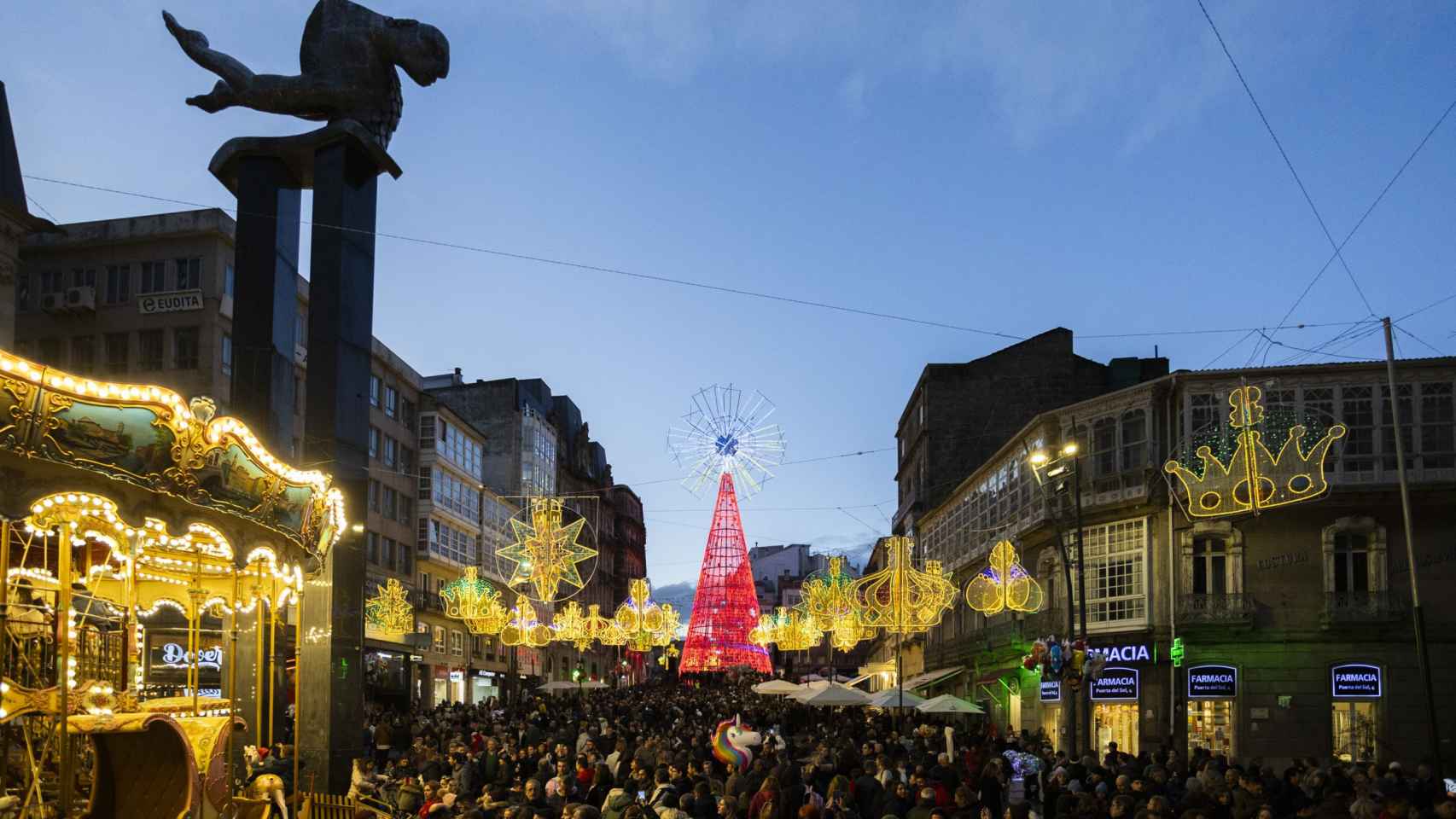 La Puerta del Sol de Vigo decorada por Navidad en 2023.