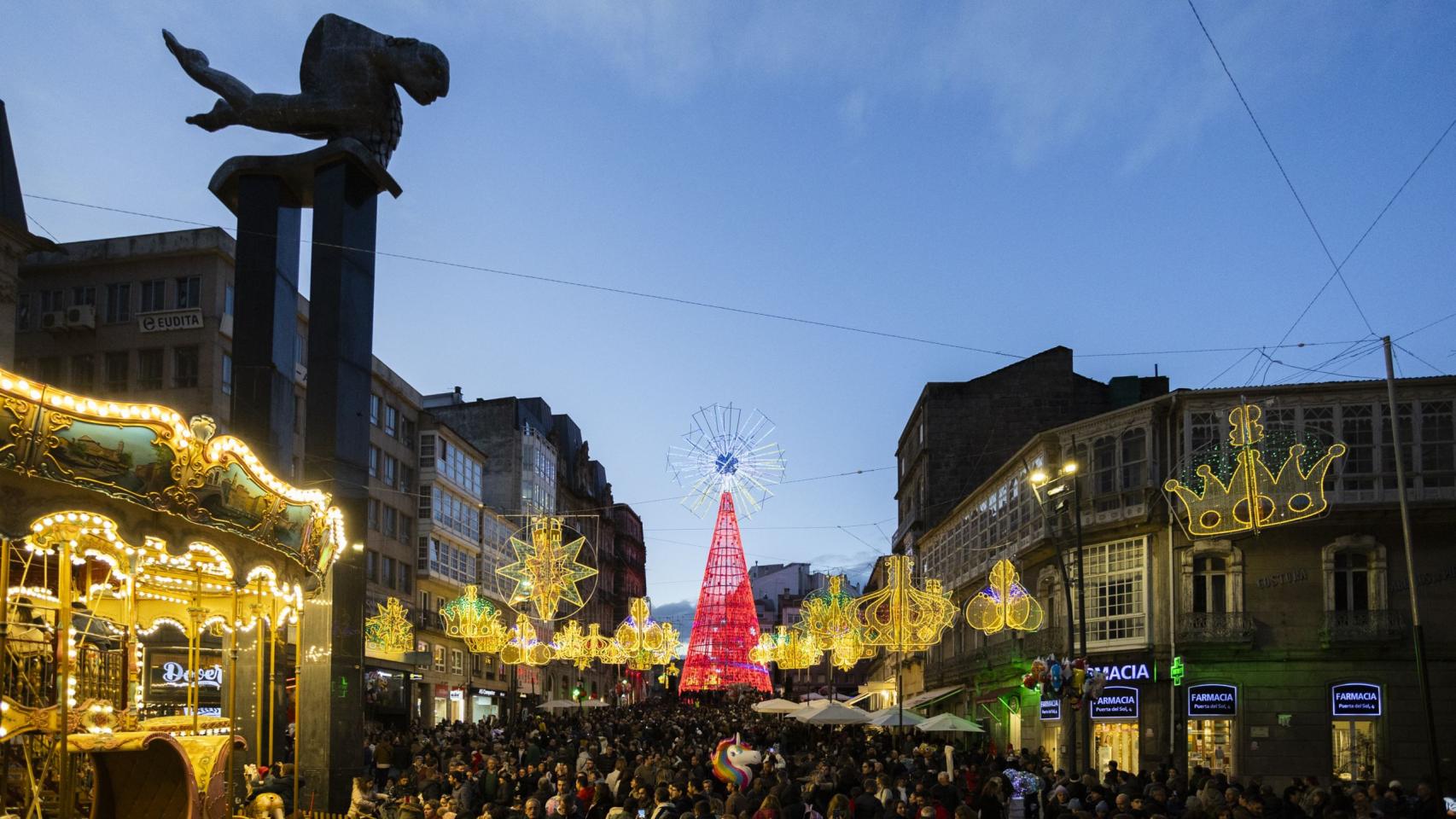 La Puerta del Sol de Vigo decorada por Navidad.