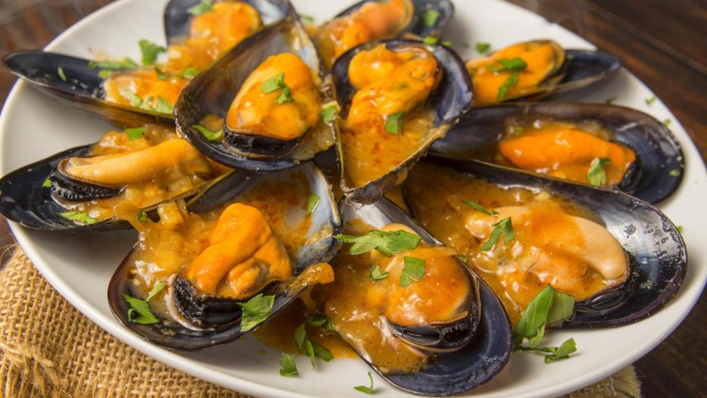 Mejillones en salsa marinera, una receta con marisco fácil, barata y ligera