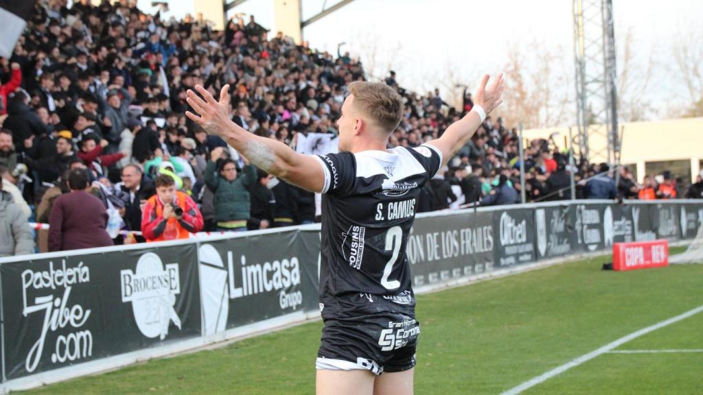 Camus celebra un gol para Unionistas de Salamanca en el partido de Copa del Rey ante el Sporting de Gijón.