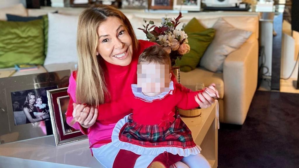 La actriz Ana García Obregón junto a su hija-nieta, Ana Sandra Lequio Obregón, en una imagen de sus redes sociales.