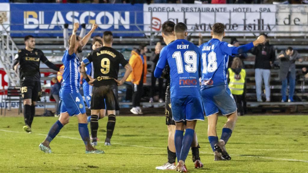 La Arandina celebra su victoria contra el Cádiz en Copa del Rey