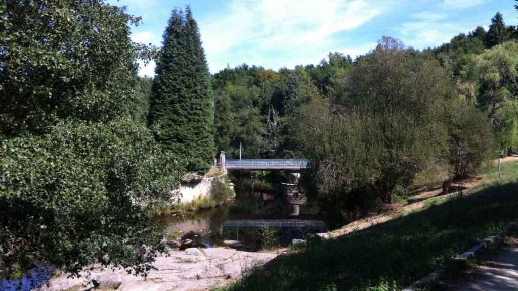 Río Arenteiro a su paso por la localidad de O Carballiño (Ourense).