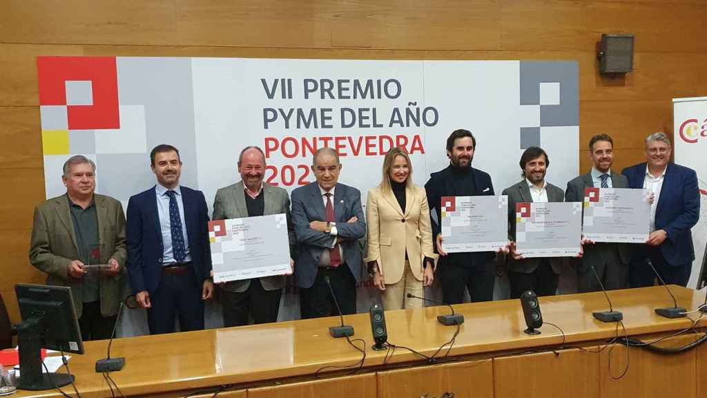Foto de familia del acto de entrega del premio.