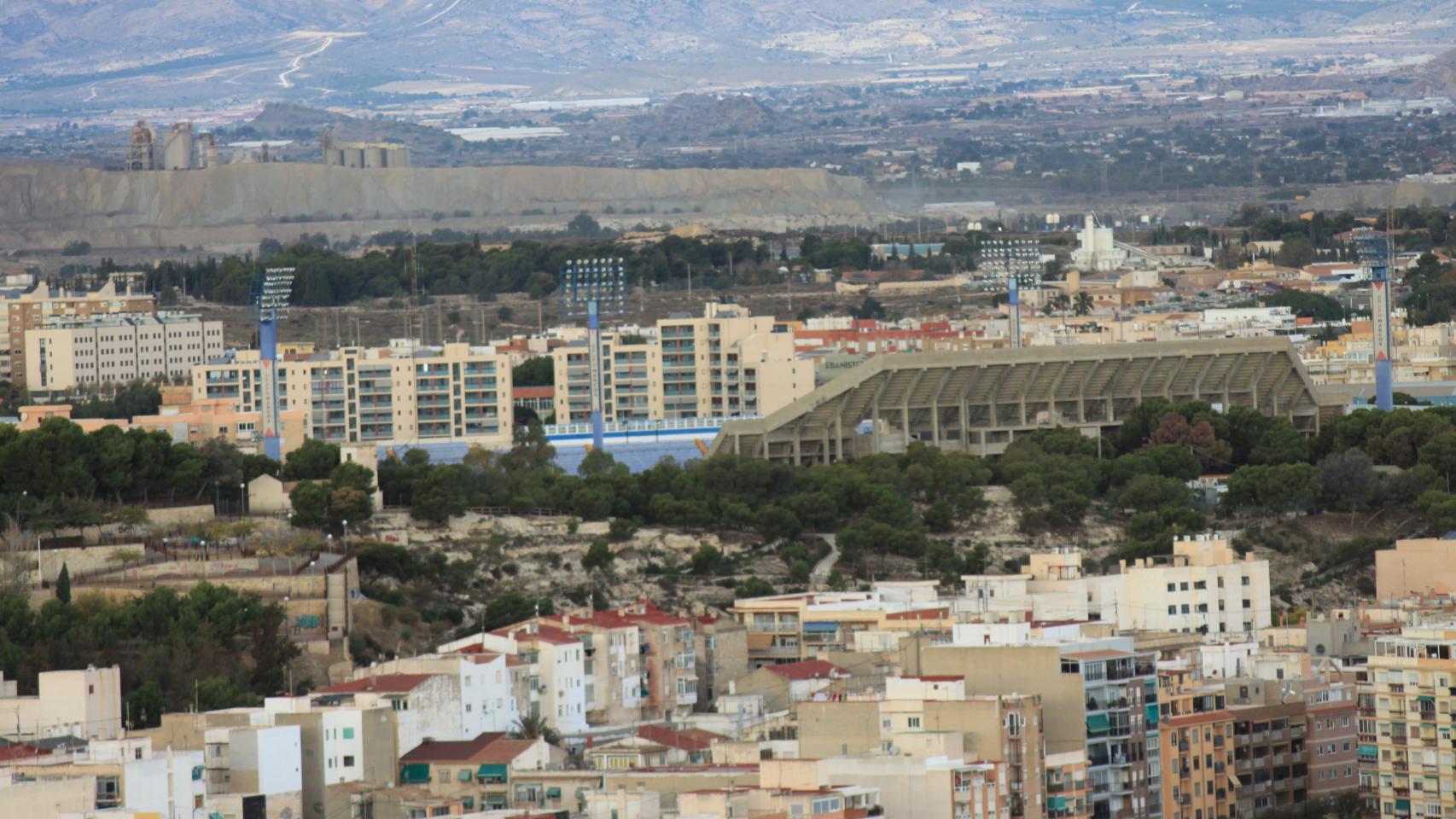 Estadio José Rico Pérez de Alicante desde el Castillo de Santa Bárbara.