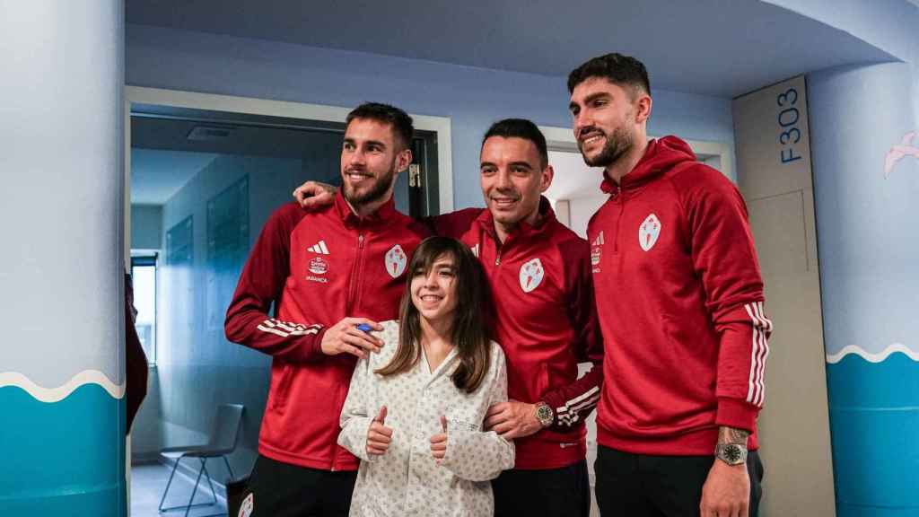 Visita de los jugadores del Celta al hospital Álvaro Cunqueiro.