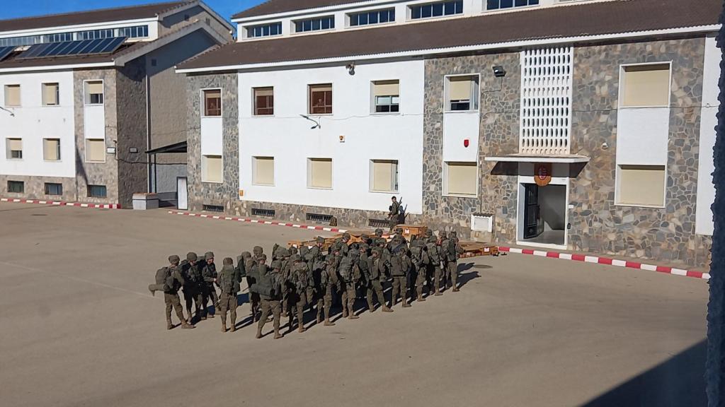 Soldados de la BRIPAC se preparan para realizar unos ejercicios.