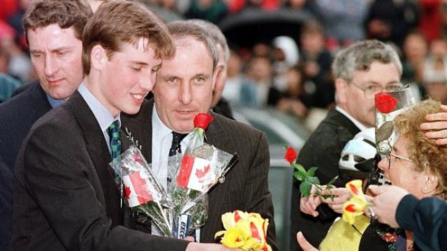 El príncipe Guillermo de Inglaterra, aclamado por el pueblo británico tras la muerte de Lady Di.