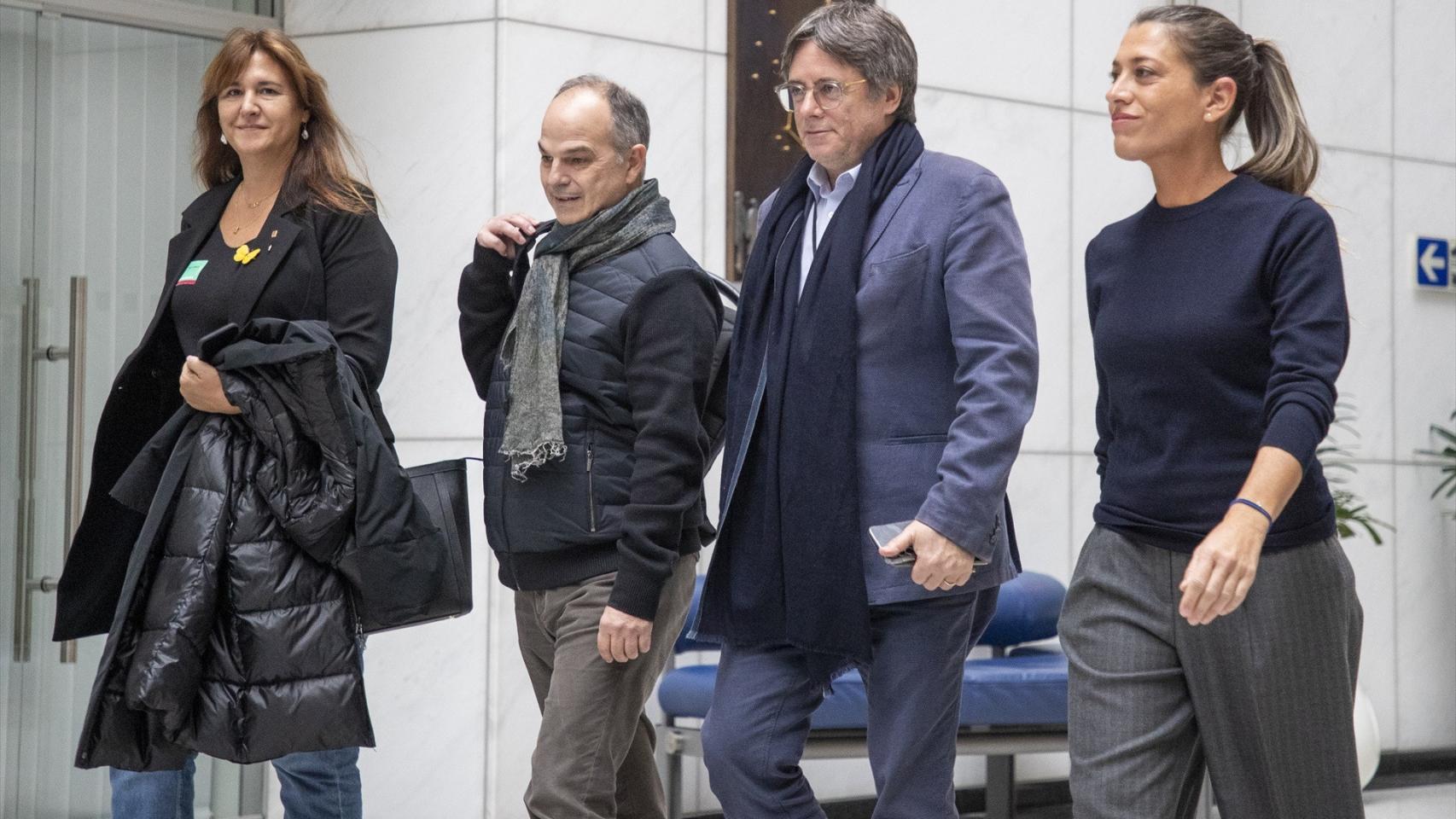 Laura Borràs, Toni Comín, Carles Puigdemont y Miriam Nogueras, el pasado 8 de noviembre en el Parlamento Europeo.