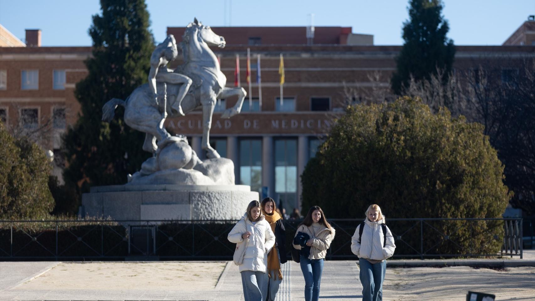 Estudiantes en la Universidad Complutense de Madrid.