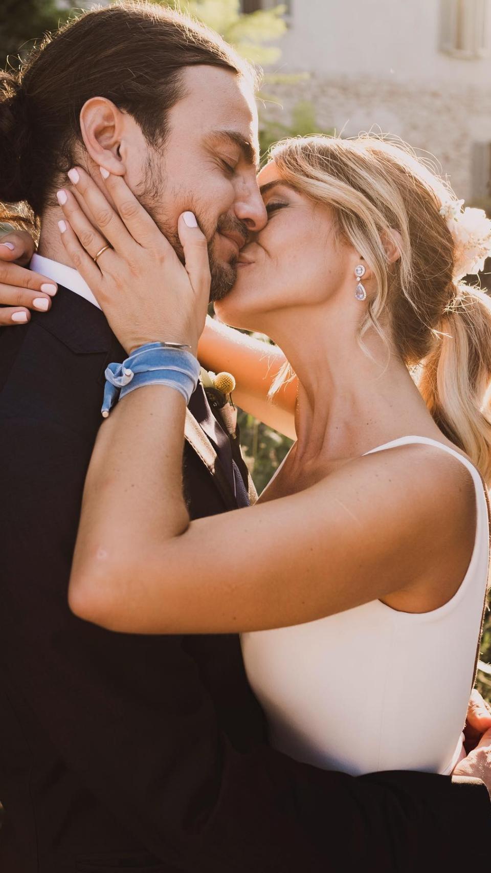 María Verdoy y Vicente Tronchoni el día de su boda, en 2019.