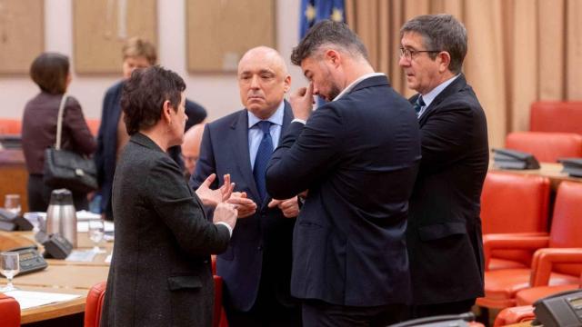 Gabriel Rufián y Mertxe Aizpurua, portavoces en el Congreso de ERC y Bildu, junto al del PSOE, Patxi López, y el secretario de Estado Rafael Simancas..