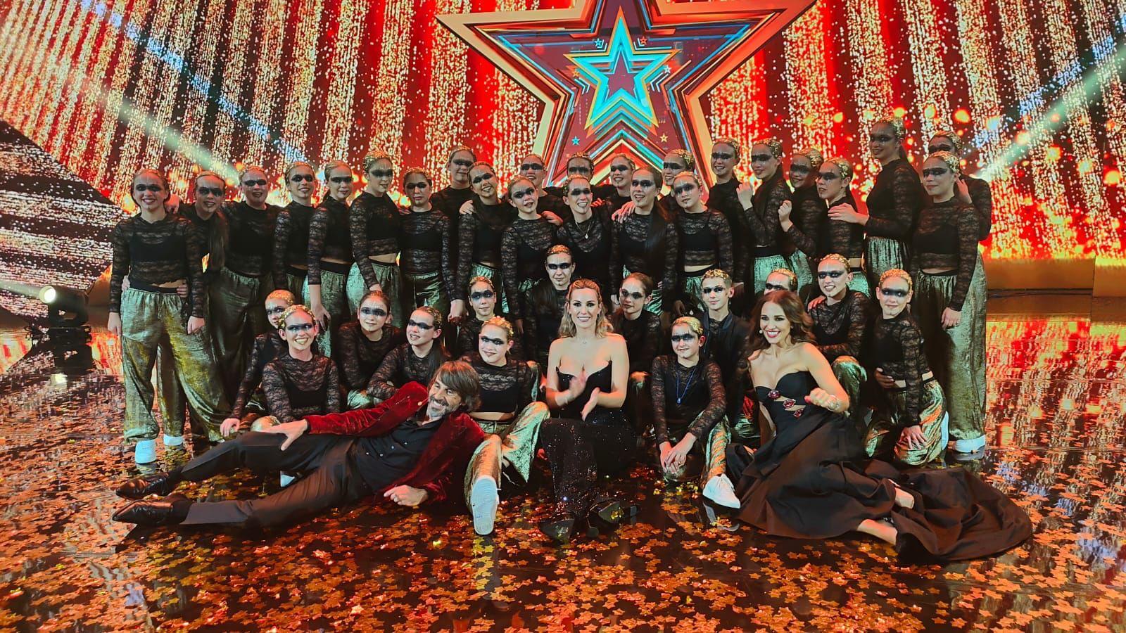 Las integrantes de Lil Kids con parte del jurado de Got Talent