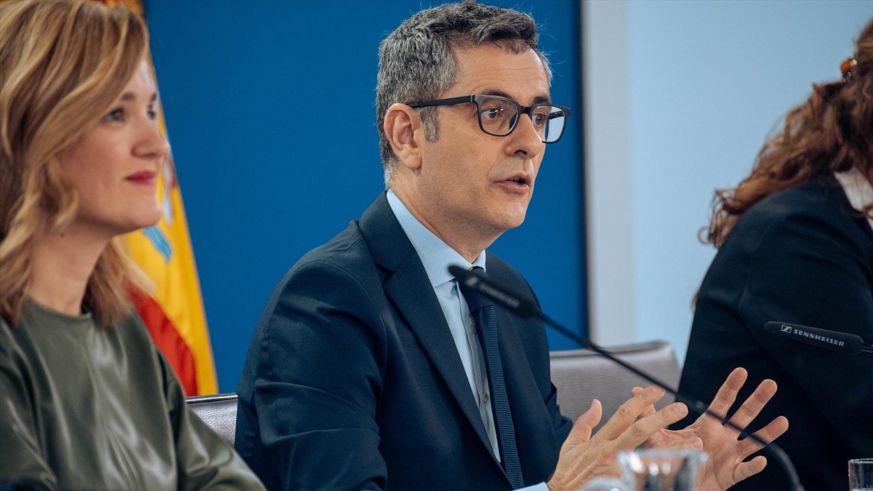 El ministro Bolaños, durante la rueda de prensa posterior al Consejo de Ministros./