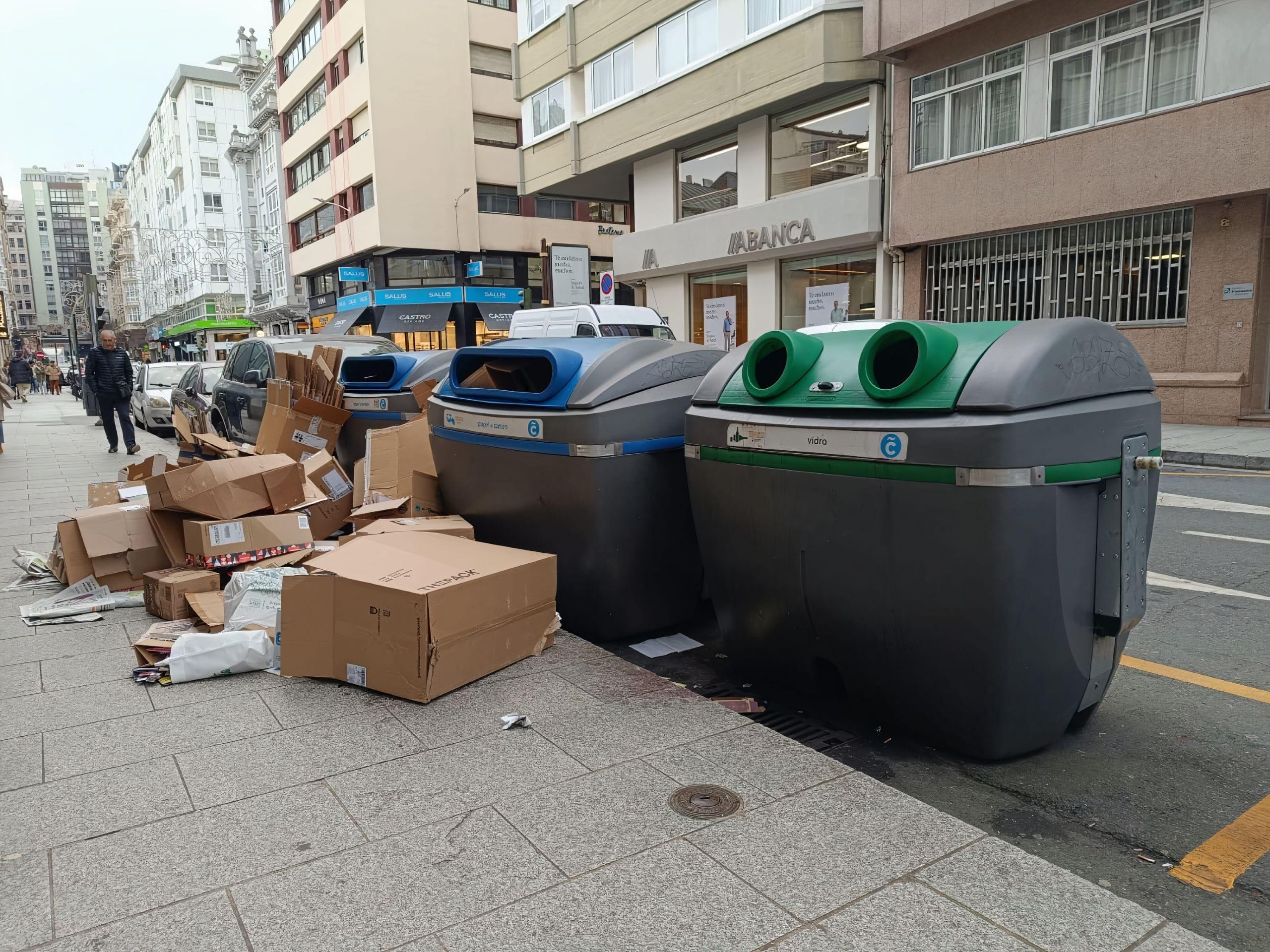 Basura acumulada en los contenedores de la ciudad a cinco días de la huelga de basuras