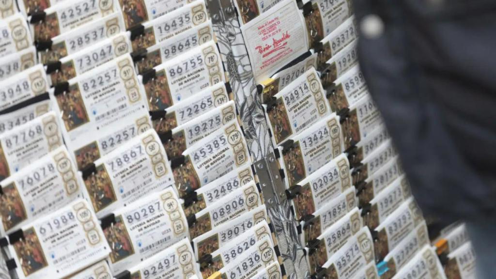 Décimos de Lotería de Navidad revendidos en los alrededores de Doña Manolita.