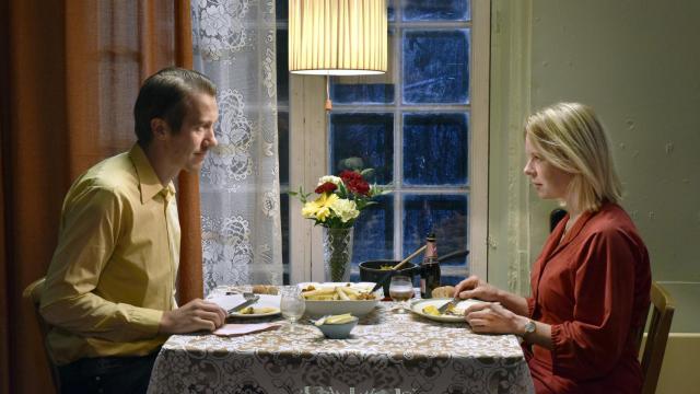 Jussi Vatanen (Holappa) y Alma Pöysti (Ansa), en la nueva película de Aki Kaurismäki