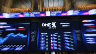 Un panel del Ibex 35, en el Palacio de la Bolsa.