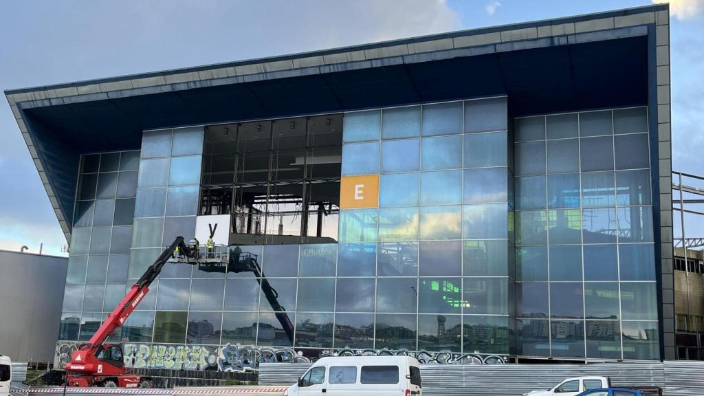 Demolición de la cristalera del antiguo Dolce Vita en una foto de archivo.