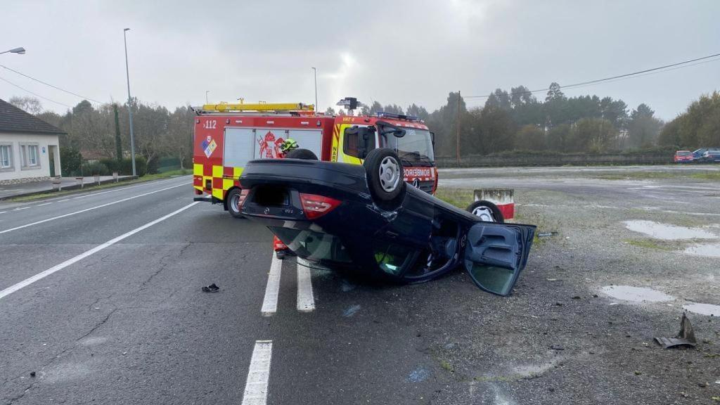 Dos personas resultan heridas por el impacto de sus vehículos en Narón (A Coruña)