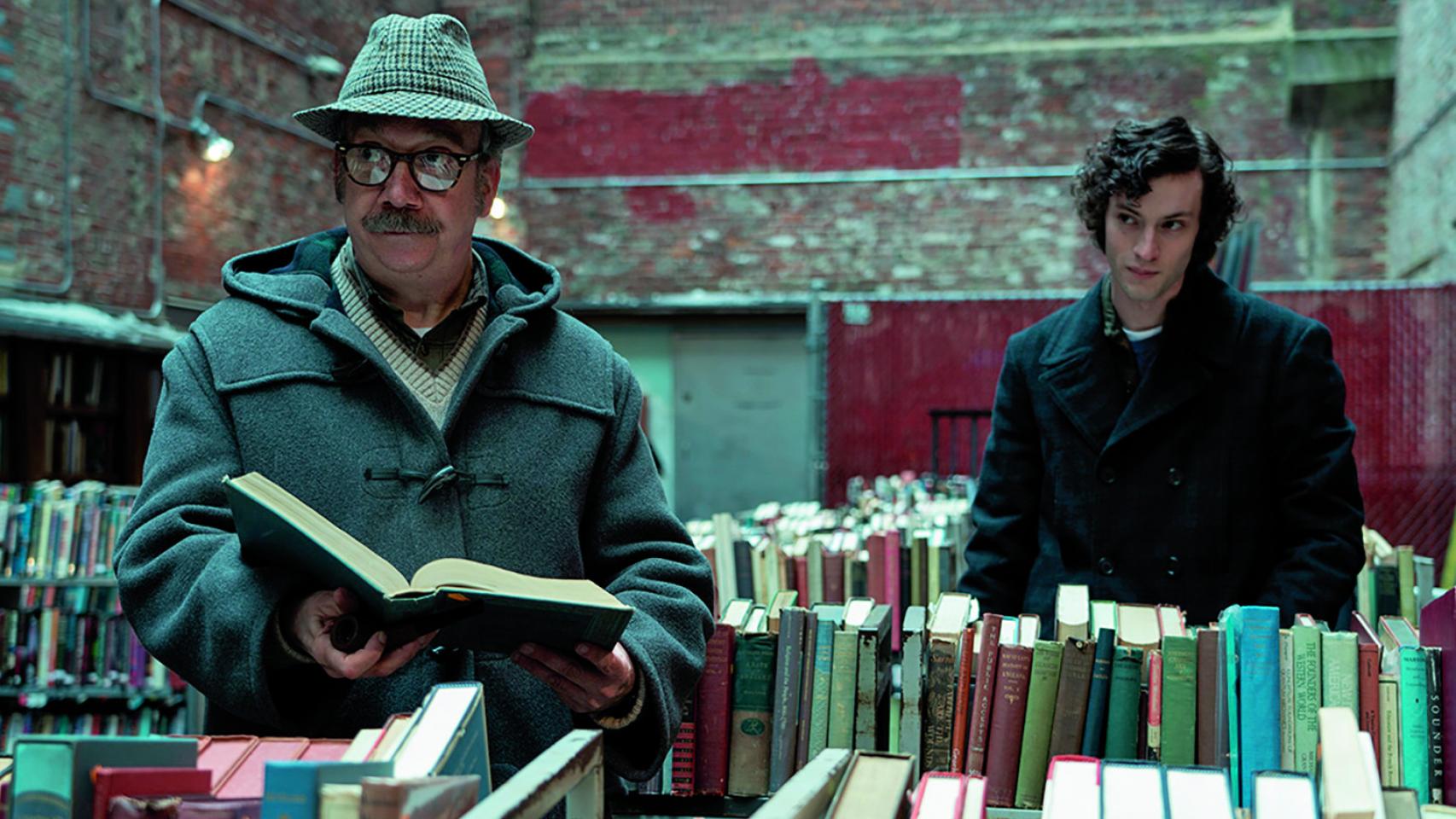 Paul Giamatti y Dominic Sessa, en 'Los que se quedan'