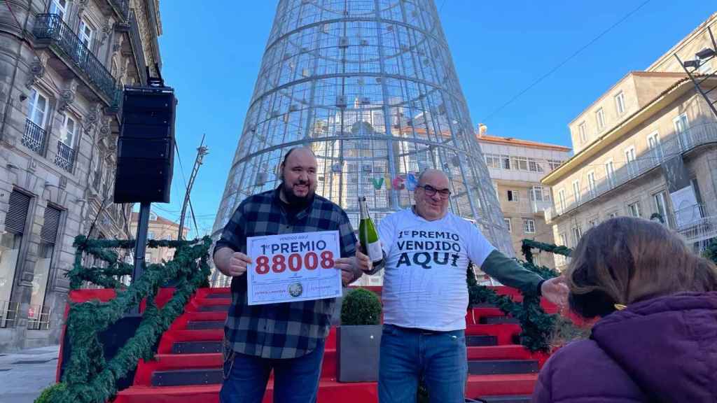 Es la tercera vez en cinco años que Juan Fernández reparte un premio Gordo de la Lotería de Navidad.