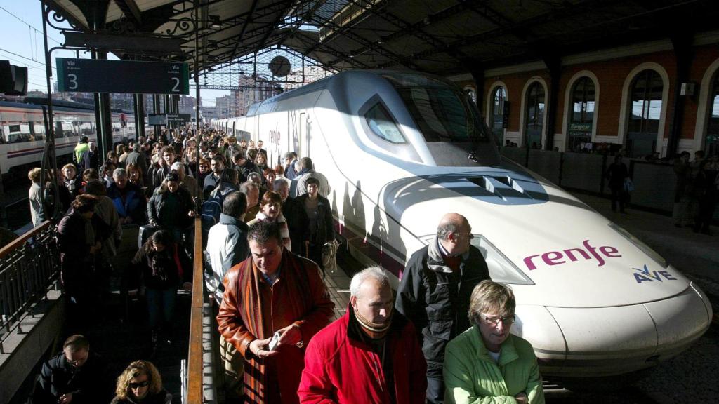 Llegada de viajeros a la Estación Campo Grande de Valladolid