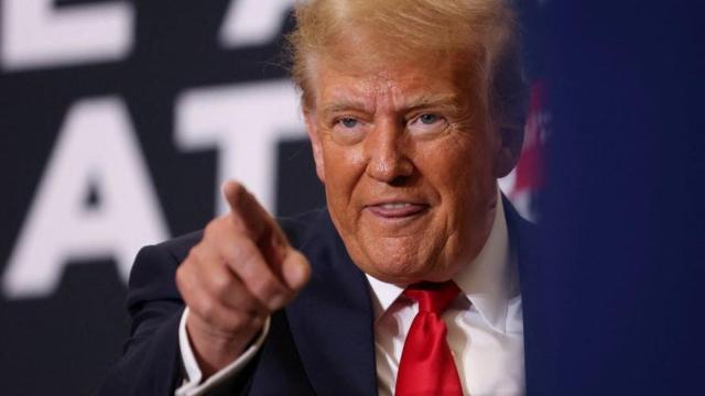 El candidato y expresidente republicano Donald Trump asiste a un evento de campaña, el martes 19 en Iowa.