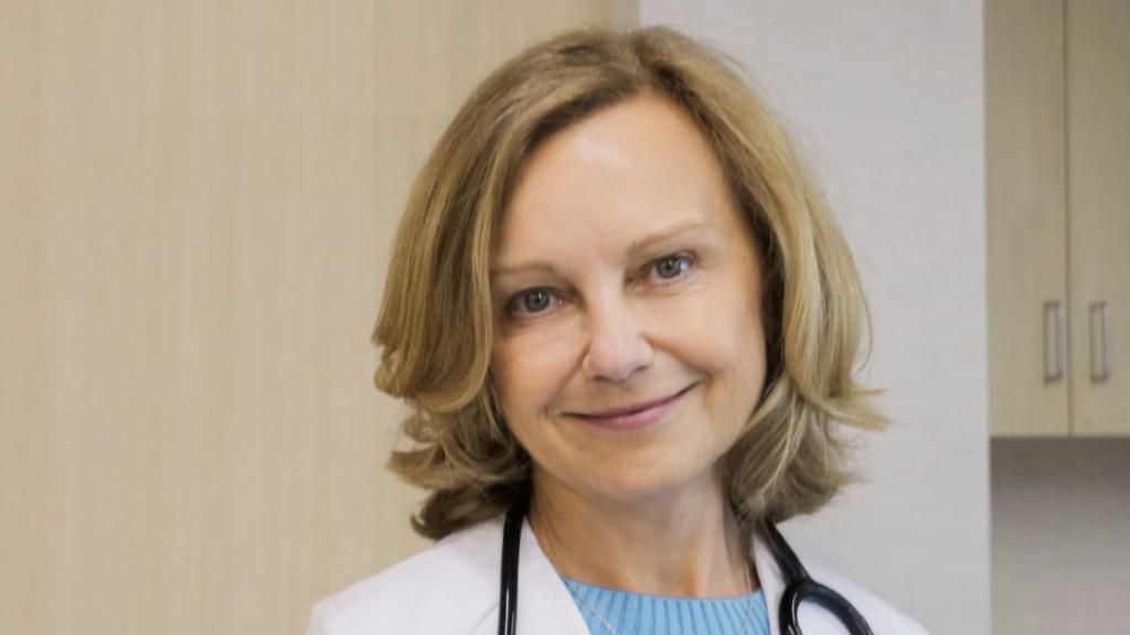 La cardióloga Elizabeth Klodas de la Clínica Mayo y el centro Johns Hopkins.