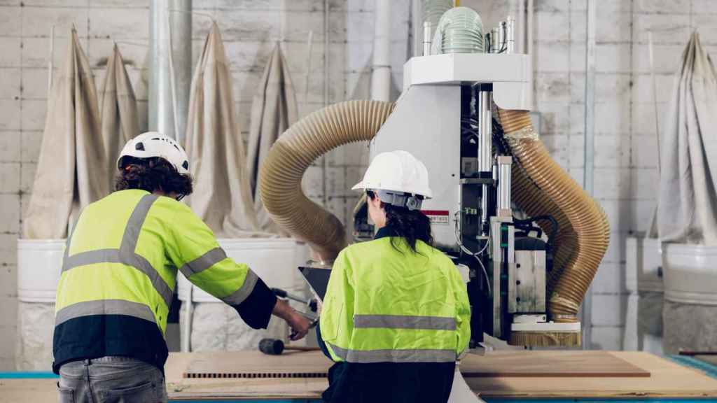 técnicos, operarios, trabajadores