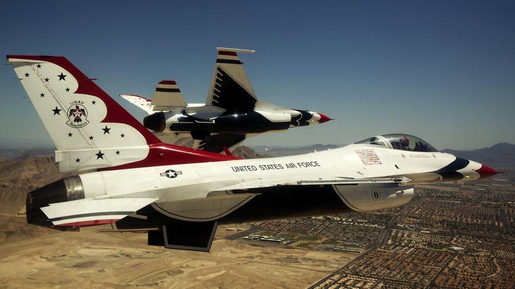 Formación de F-16, modelo de caza que participará en VENOM