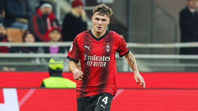 Álex Jiménez, con el primer equipo del Milan