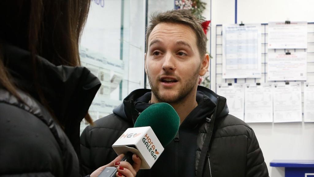 Guillermo Rodríguez, el lotero al que robaron 400.000 €, da un premio de la Lotería del Niño