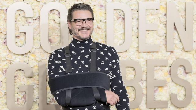 El afamado actor Pedro Pascal, en la alfombra roja de los Globos de Oro.