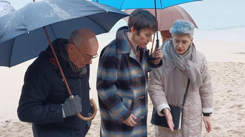 La líder del BNG, Ana Pontón, con el portavoz en A Coruña, Francisco Jorquera y la diputada Mercedes Queixas.