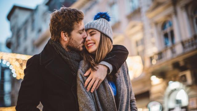 Imagen de una pareja paseando