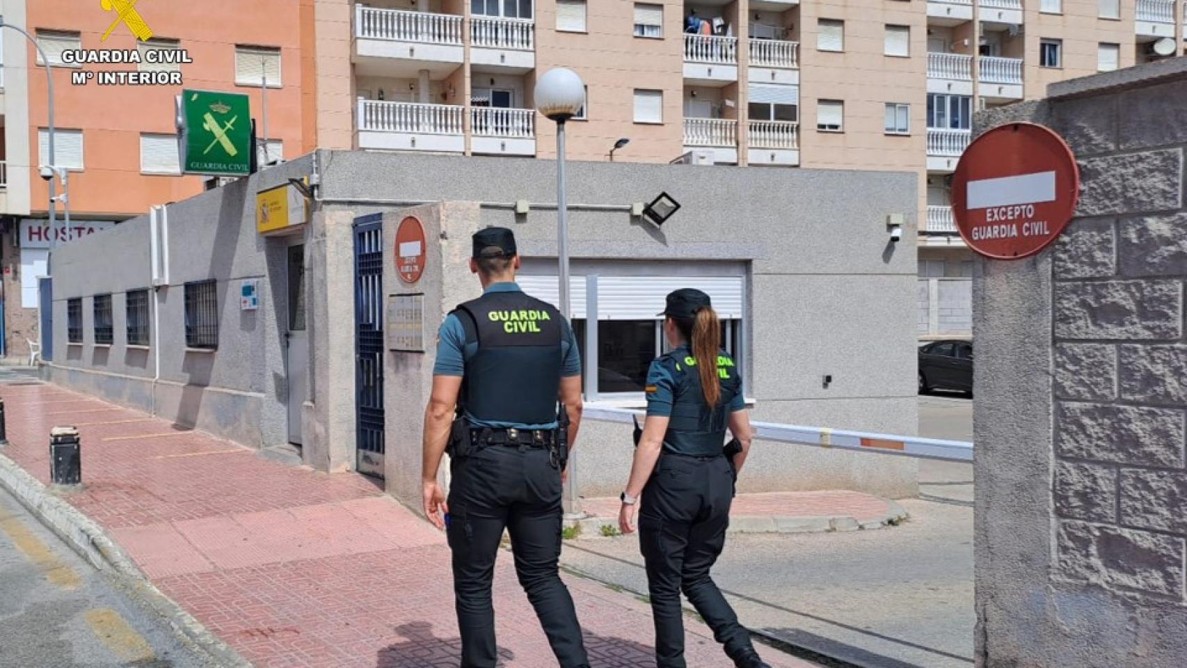 Agentes de la Guardia Civil en Torrevieja.