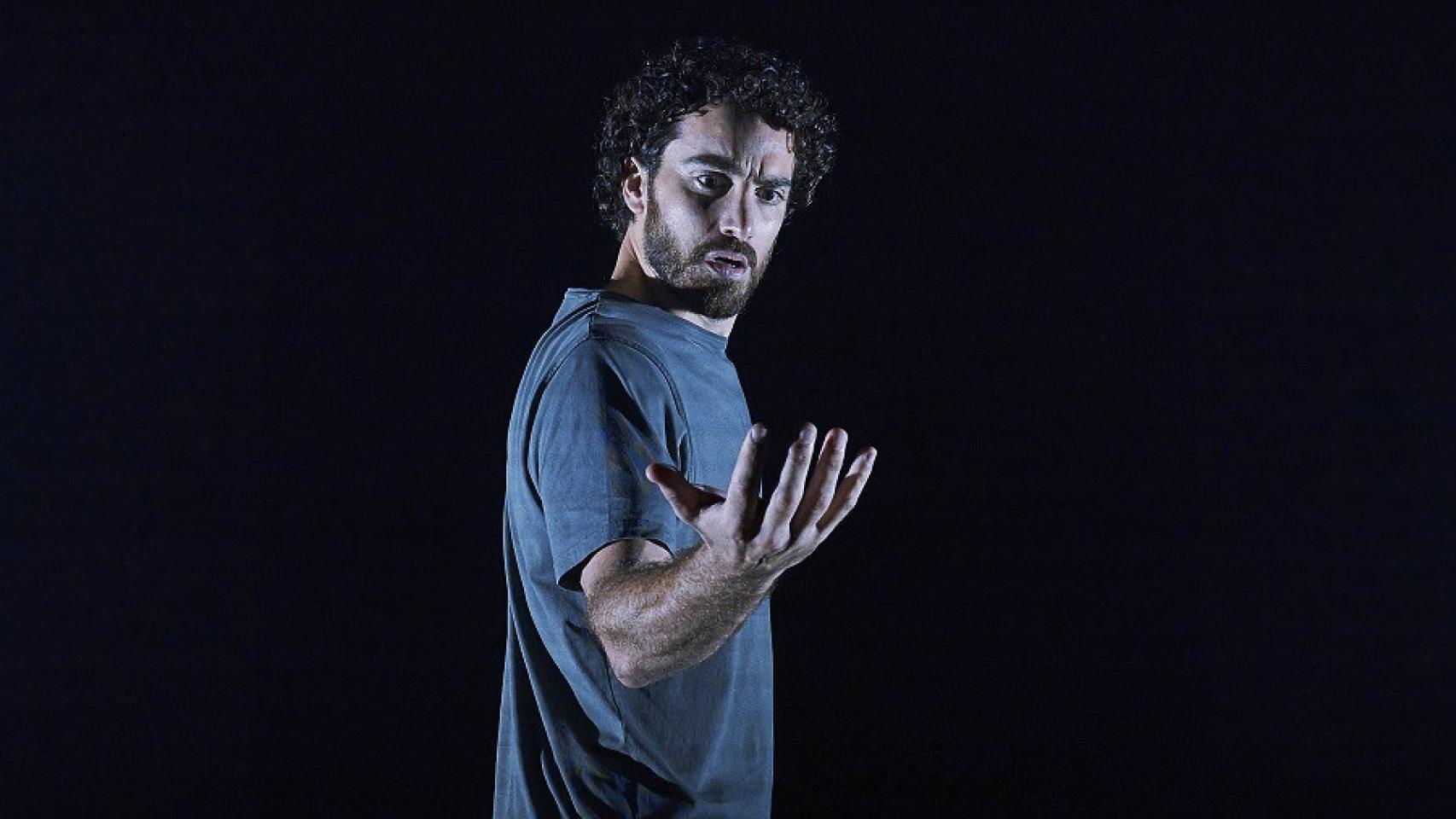 Rubén de Eguia es Patroclo en 'En mitad de tanto fuego'. Foto: David Ruano