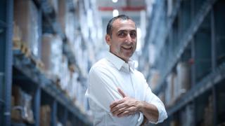 El CEO de Ikea en España, Nurettin Acar, posa el día de la inauguración de un centro logístico de Ikea, en San Sebastián de los Reyes, a 26 de junio de 2023, en Madrid (España). Jesús Hellín EP