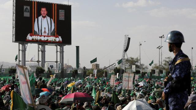 Partidarios hutíes se manifiestan para conmemorar el cumpleaños del profeta Mahoma en Saná (Yemen), este viernes.