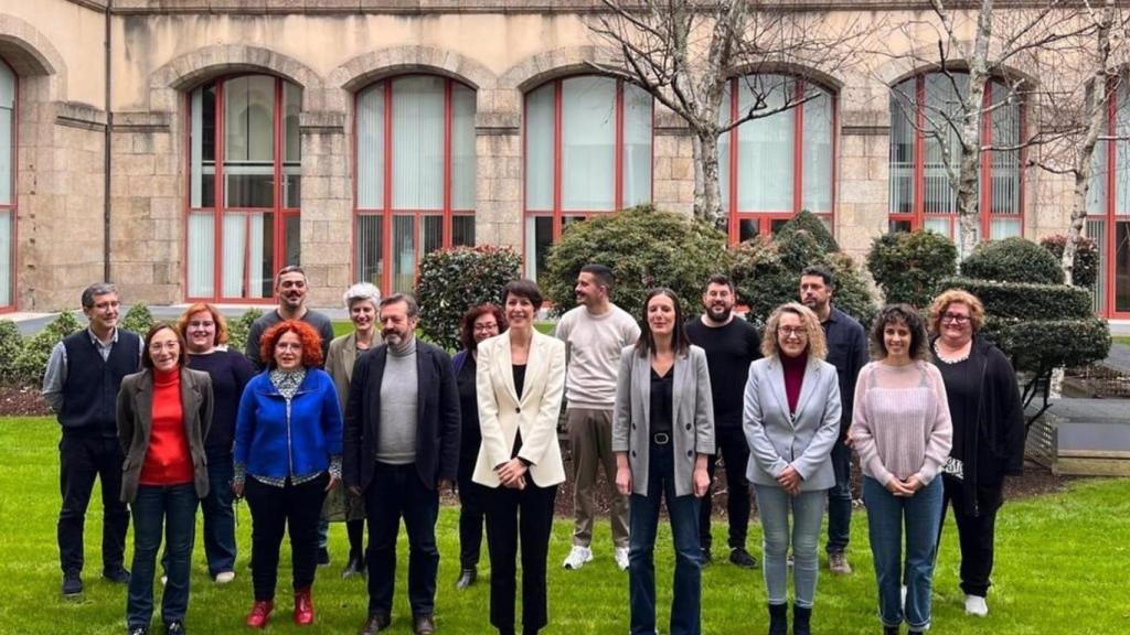 Foto de familia del Grupo Parlamentario del BNG con la portavoz nacional, Ana Pontón, a la cabeza.