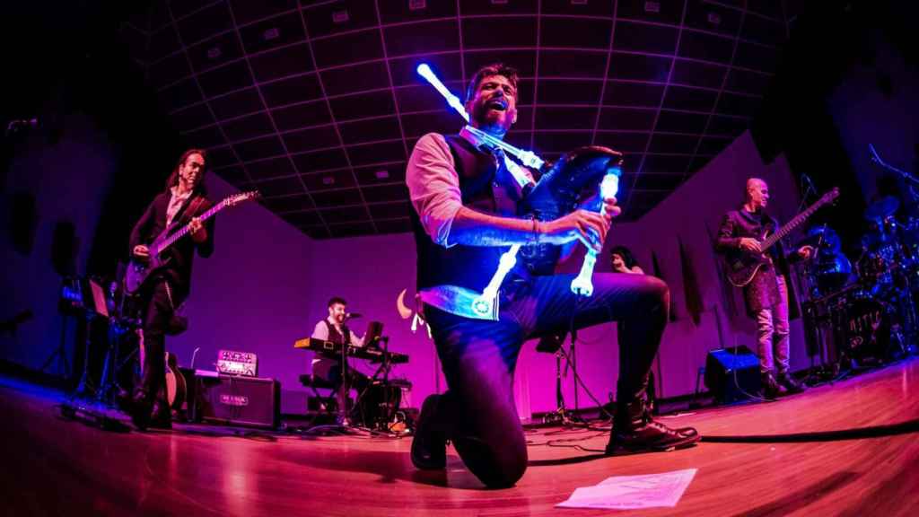 La banda Mitic durante un concierto.