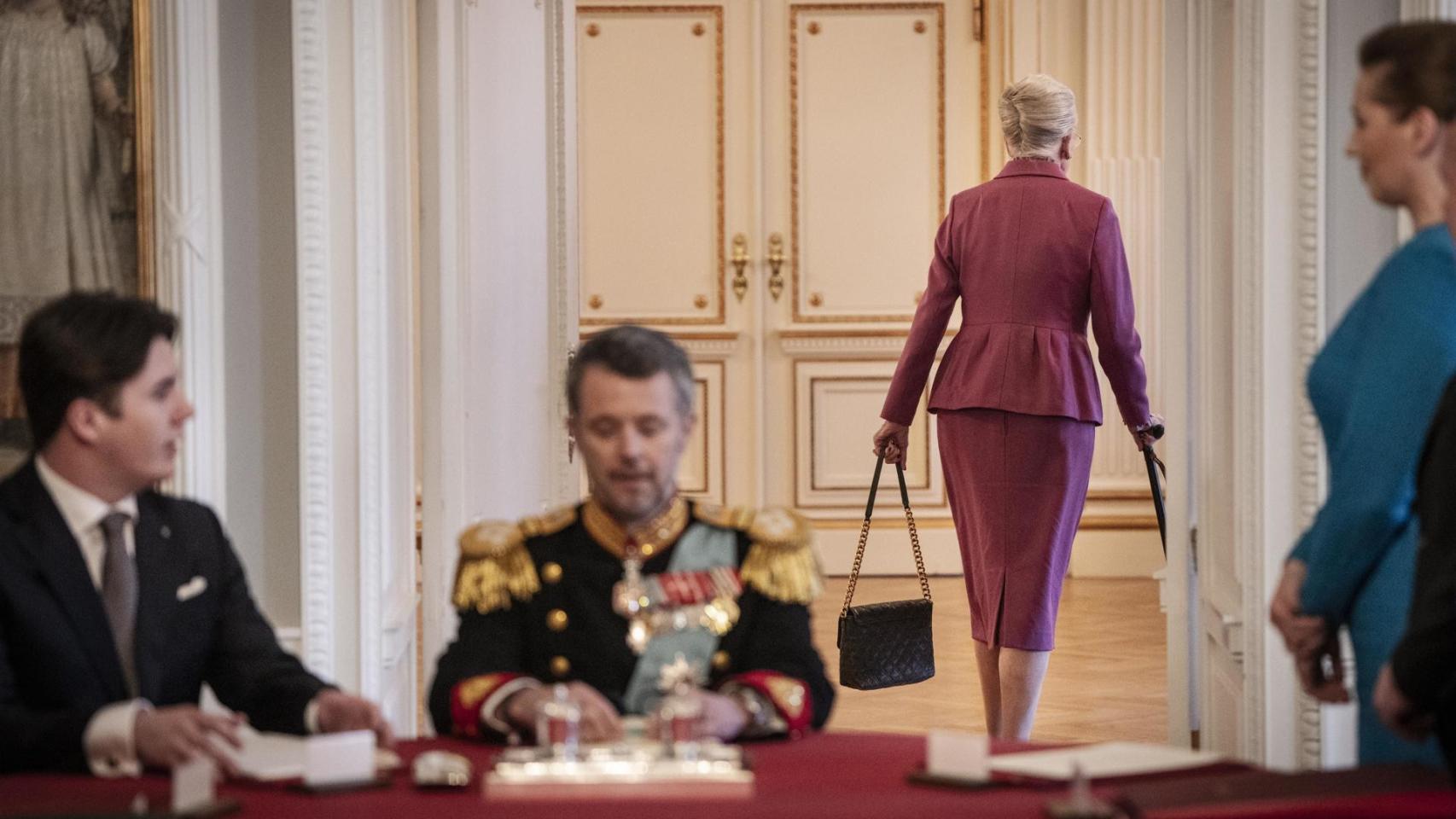 Las imágenes más emotivas de Federico X durante su proclamación como Rey: unión familiar, lágrimas y un beso de película