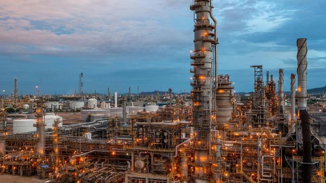 Industria petroquímica en España, ejemplo de industria gasintensiva.