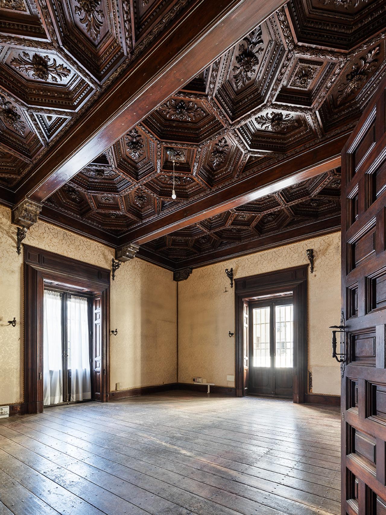Detalles del Palacio de la Trinidad.