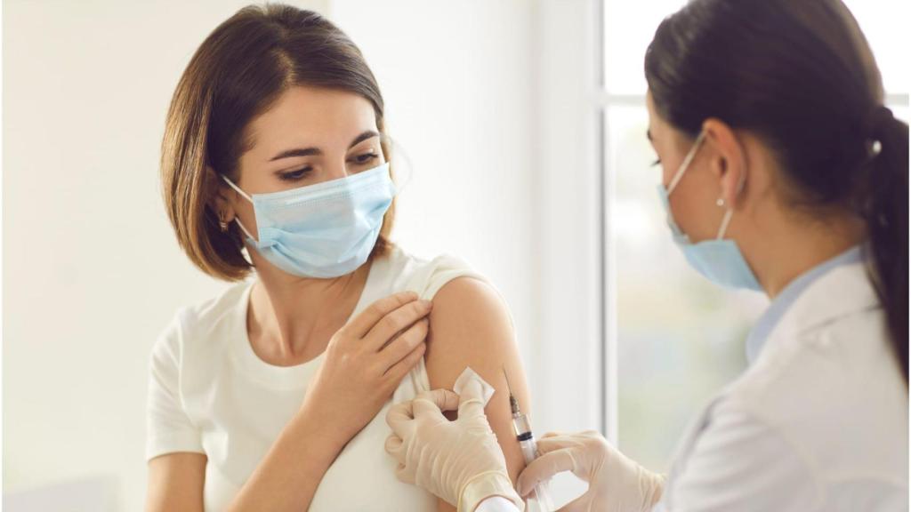 La ola de gripe desciende en A Coruña pero se mantienen los ingresos por covid