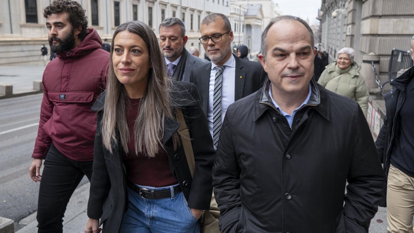 Jordi Turull, secretario general, y Míriam Nogueras, portavoz de Junts, llegan al Congreso, este miércoles, para su reunión con Santos Cerdán (PSOE).